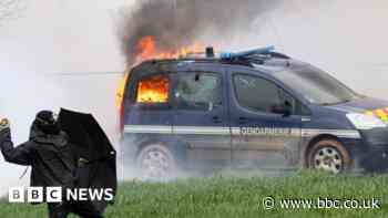 French police clash with water reservoir protesters