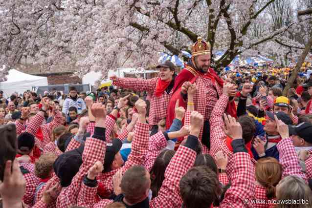 Maarten Gabriëls uit Zandvliet voor de vijfde keer keizer in het gansrijden: “Ik hoop dat papa zich straks onsterfelijk maakt”