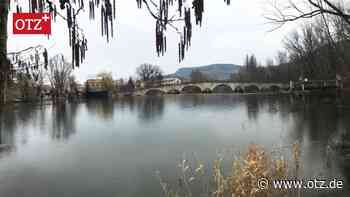 Schlauchbootfahrer finden Wasserleiche an der Saale in Jena-Göschwitz