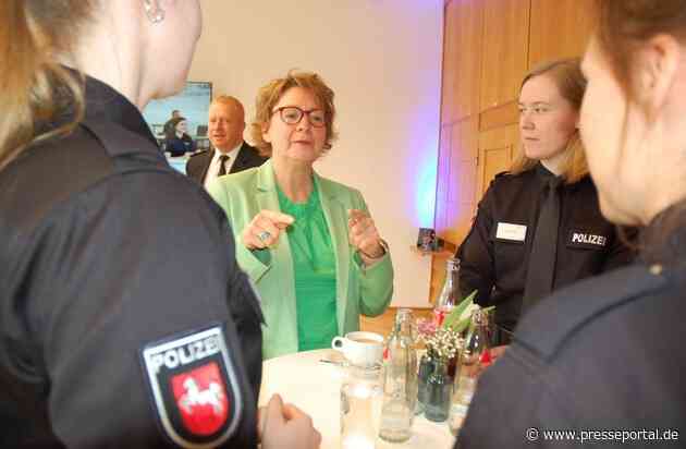 POL-AK NI: Antrittsbesuch von Ministerin Daniela Behrens bei der Polizeiakademie Niedersachsen - Virtual Reality und Abwehr- und Zugriffstechniken