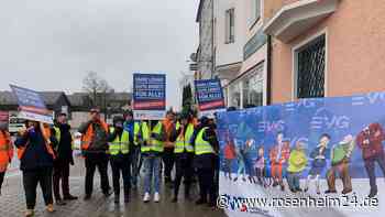 „Virtuelles Streik-Café“ und Geister-Bahnhof - Pendler sitzen am Montag in Mühldorf fest