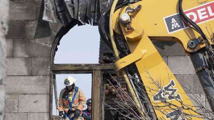 Two more bodies pulled from rubble after Old Montreal fire, five bodies identified