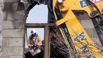 Last 2 victims found after deadly Old Montreal fire