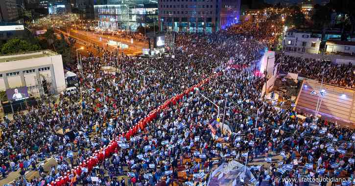 Israele, la diretta – Netanyahu annuncia il rinvio della riforma della giustizia: “Evitare la guerra civile”. Scontri tra estremisti di destra e polizia