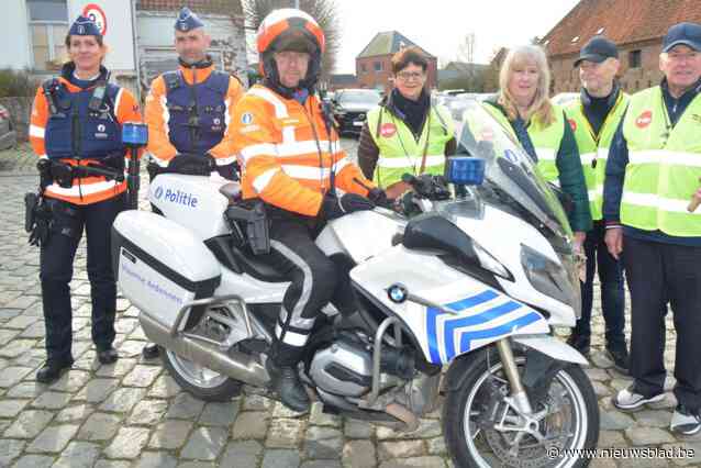“Zonder hen geen koers en geen volksfeest”: organisatoren Ronde vragen ‘berg’ respect voor politie en seingevers