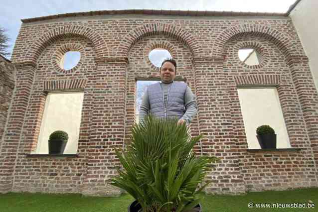 James (44) opent nieuwe bloemenzaak, al leek zijn vriend Ryan (41) het niet meer te kunnen meemaken: “Het ziekenhuis belde me vijf keer om afscheid te gaan nemen van hem”