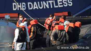 Großbritanniens Umgang mit Migranten: erst Lagerhaft, dann Abschiebeflug nach Ruanda