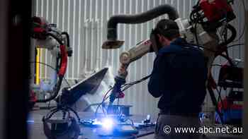 How will the federal government's $15 billion plan to rebuild Australia's manufacturing industry work?