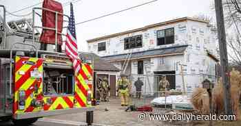 Firefighter suffers minor injury while battling Algonquin blaze