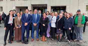 Delegation meet with politicians for bush connectivity push