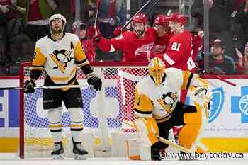 Perron's 3rd-period hat trick lifts Red Wings past Penguins
