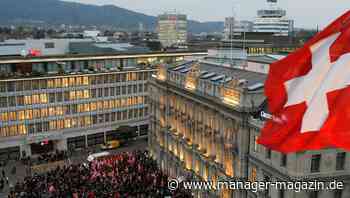 Stimmen zu Chefwechsel bei der UBS: "UBS schmeißt Hamers raus und ersetzt ihn durch Ermotti"