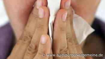 Schnäuzen führt zu Unfall: Auto dreht sich auf B30 und kracht in Leitplanke