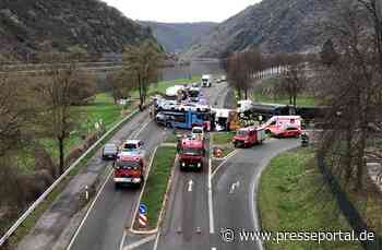 POL-PDKO: Verkehrsunfall zwischen Autotransporter und Unimog