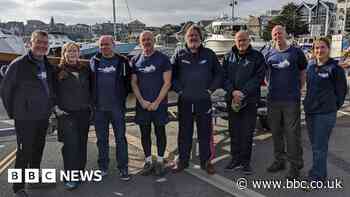 Rower thanks crew who saved him at sea