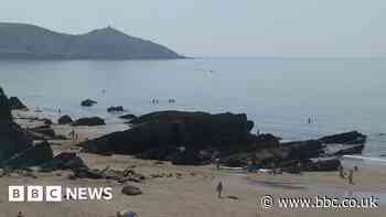 Fishing boat rescues man after boat sinks