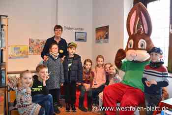 Warburg: Osterhase Maxi besucht elf Einrichtungen im Stadtgebiet