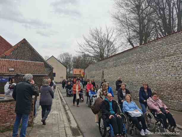 Patiënten MS Center houden protestmars tegen uitblijven nieuwbouw: “Deze mars is voor ons topsport, maar dit zit ons hoog”