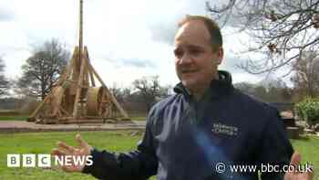 New trebuchet attraction installed at Warwick Castle