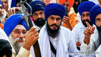 A Manhunt in India Left 27 Million People Without Mobile Internet