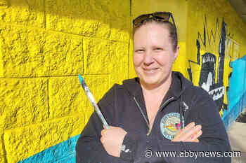 VIDEO: Artist eradicates anti-Semitic graffiti from mural at Langley Baseball clubhouse