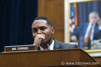 Lawmakers weigh having regulators monitor social media for bank panics