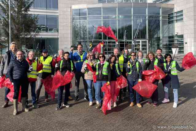 Werknemers softwarebedrijf houden zwerfvuilactie