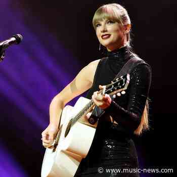 Taylor Swift makes young fan's day by signing her letter