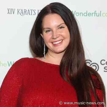 Lana Del Rey engaged