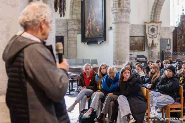 Liefst 21 schrijvers sluiten Leesweek af in Óscar Romerocollege
