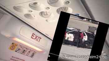 Stewardess versuchte noch einzugreifen: Flugzeug-Passagier öffnet einfach Notausgang-Tür