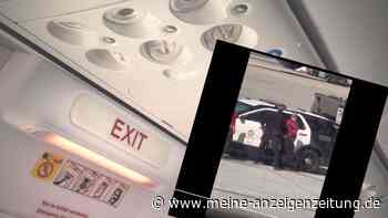 Stewardess versuchte noch einzugreifen: Flugzeug-Passagier öffnet einfach Notausgang-Tür
