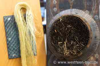 Kreisgeschichtsfest: Sonja Voss vom Museum Löhne zeigt Flachsverarbeitung