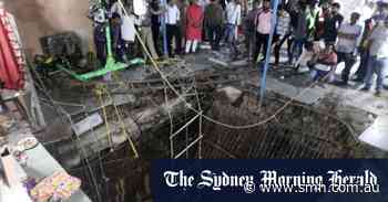 Covering over well at Indian temple collapses, killing 11