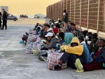 Mezzi militari, Cpr e rimpatri: il piano del governo per svuotare Lampedusa