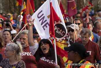 Major public-service union and to begin mediated negotiations with federal government