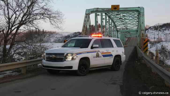 Police investigation closes Highway 552 northeast of Okotoks, Alta.