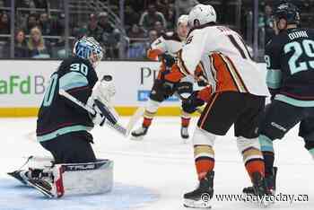 Schwartz, Beniers lead Kraken to 4-1 win over Ducks