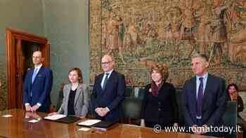 Gualtieri firma un accordo con la banca europea: pronti 150 milioni per le scuole