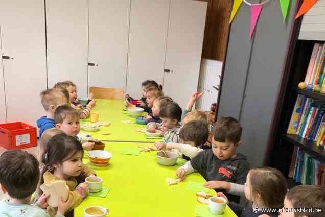 Leerlingen VBS Heizijde eten sobere maaltijd ten voordele van Broederlijk Delen