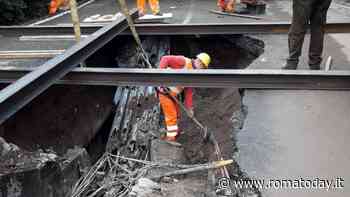 Chiusa la voragine: dopo oltre 3 mesi la strada torna agibile