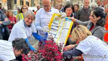 Gualtieri giardiniere per lanciare RomaCuraRoma: “Quest’anno ci concentriamo su decoro e bellezza”