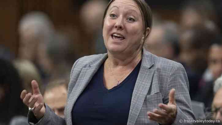 Deadline for federal workers to go back to the office is here, as union holds rally