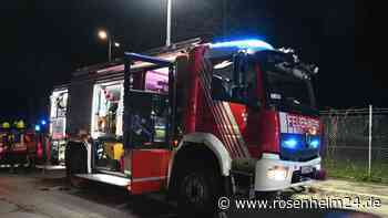 Fahrer nach Unfall unter abgestelltem Sattel-Auflieger in Landshut eingeklemmt