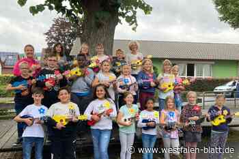 „Blume im Knopfloch“ beschert Grundschülern aus Ottbergen großen Auftritt bei Landesgartenschau-Start