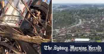 Heart of US hit by tornadoes