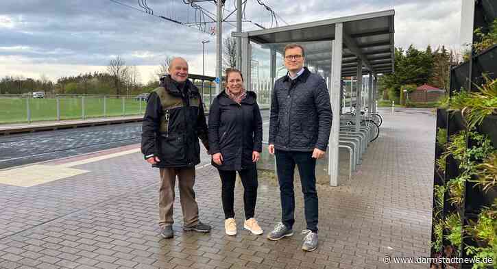 Grüner Hingucker: Alsbach-Hähnlein weiht gemeinsam mit HEAG mobilo die erste „grüne Haltestelle“ im Landkreis ein