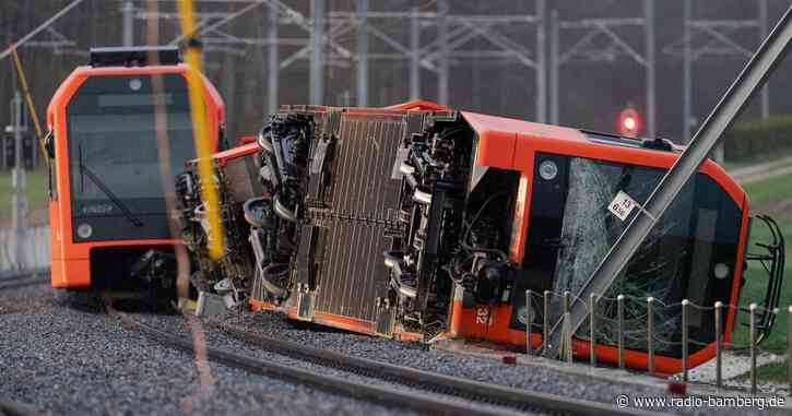 Zwei Regionalzüge in der Schweiz entgleist