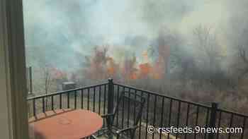 Brush fire in Aurora neighborhood contained at 3 acres