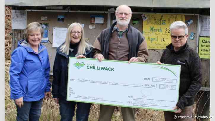 Ryder Lake gets its own Little Free Library, will update noticeboard on Elk View Rd.